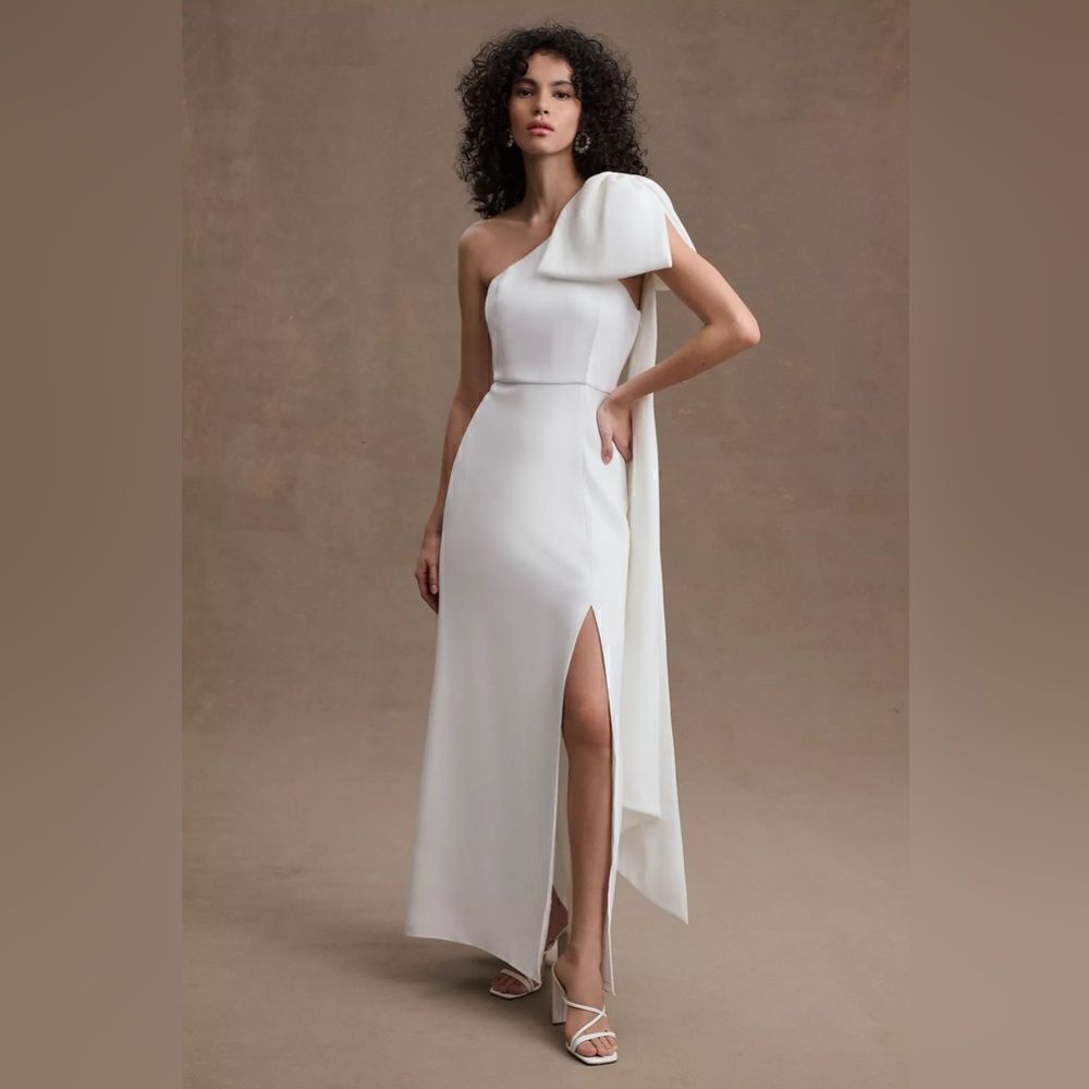 BHLDN Sachin & Babi Giselle One-Shoulder Bow Front-Slit Sheath
Gown/ size 2